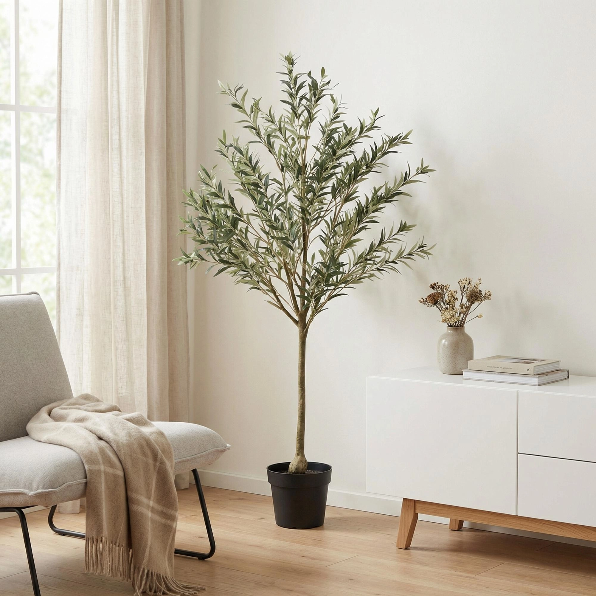 Detailansicht der Blätter des künstlichen Olivenbaums