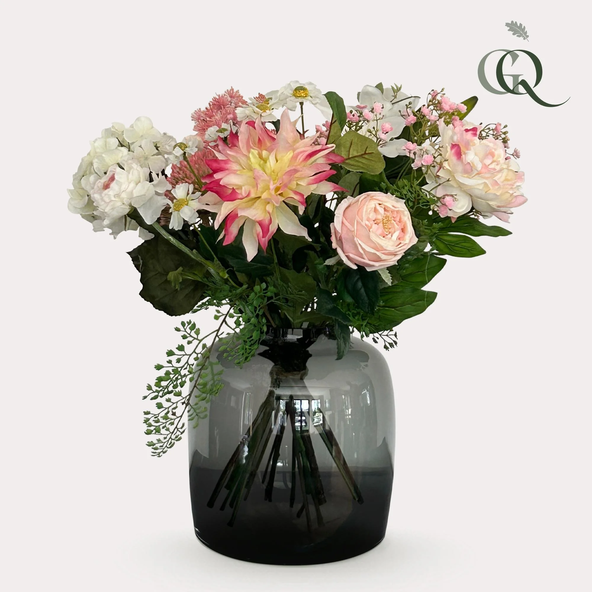 Kunstblumenstrauß in zarten Farben